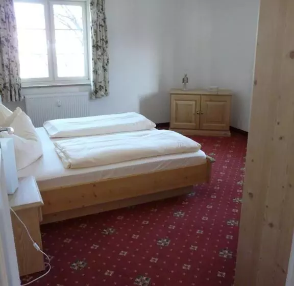 Huoneisto 2 Makuuhuonetta, Roter Hahn   Bed & Breakfast
