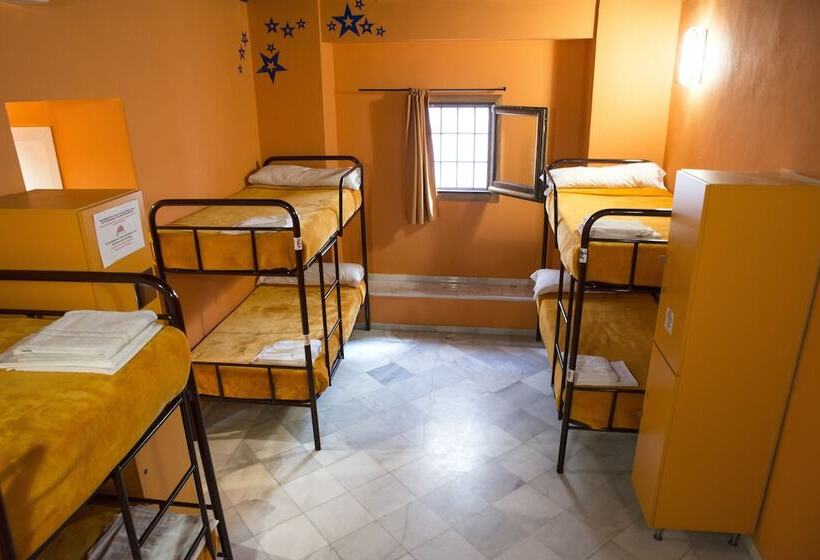 اتاق خانوادگی, White Nest