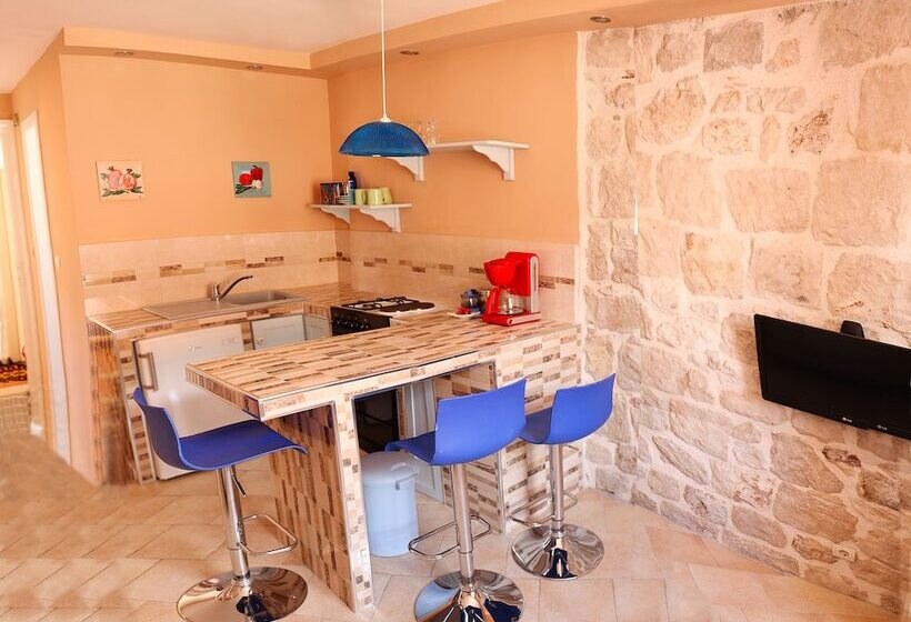 اتاق استاندارد سه نفره, Apartments Mia