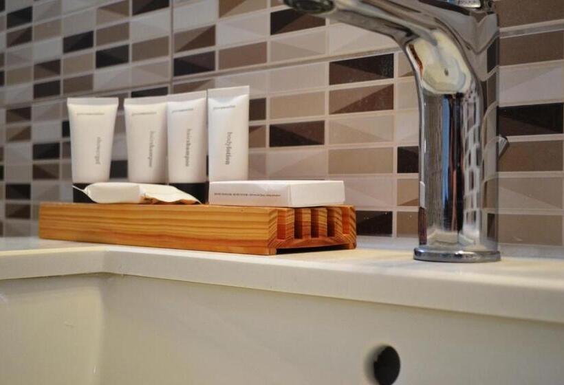 סטודיו סופריור, Argiro Village