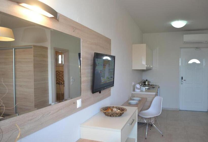 סטודיו סופריור, Argiro Village