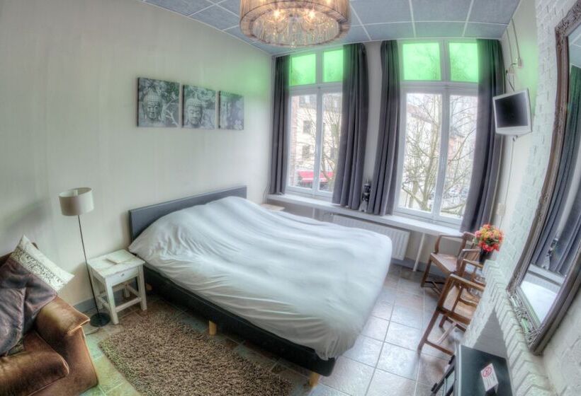 غرفة قياسية, Urban Dreams