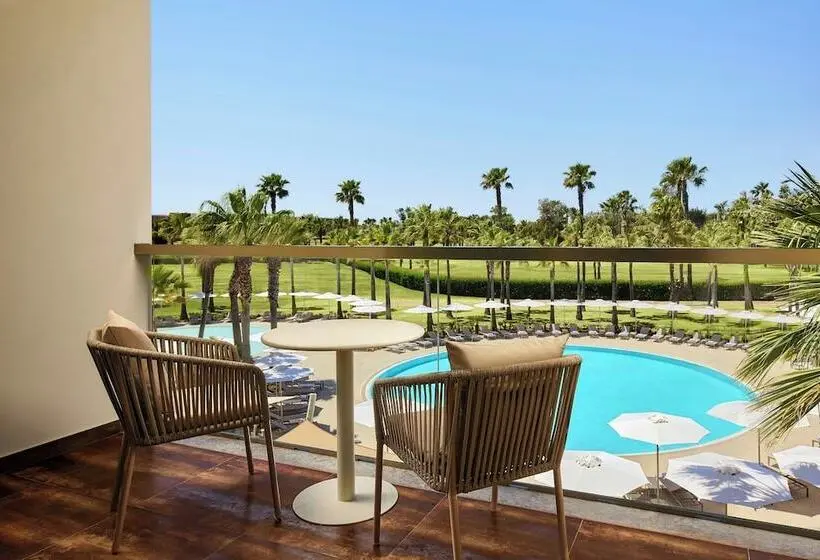 اتاق لوکس با چشم‌انداز استخر, Algarve Marriott Salgados Golf Resort & Conference Center