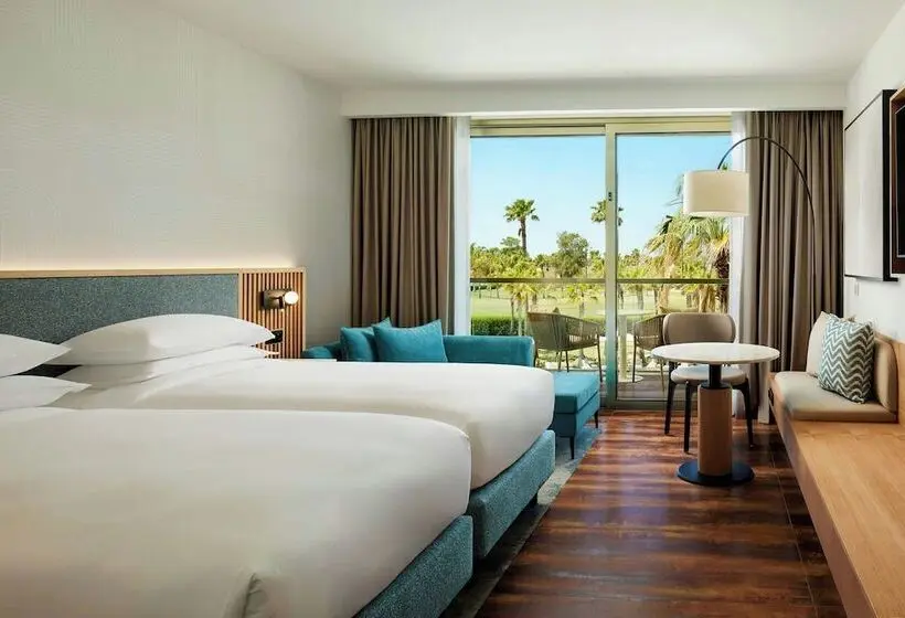 اتاق لوکس با چشم‌انداز استخر, Algarve Marriott Salgados Golf Resort & Conference Center