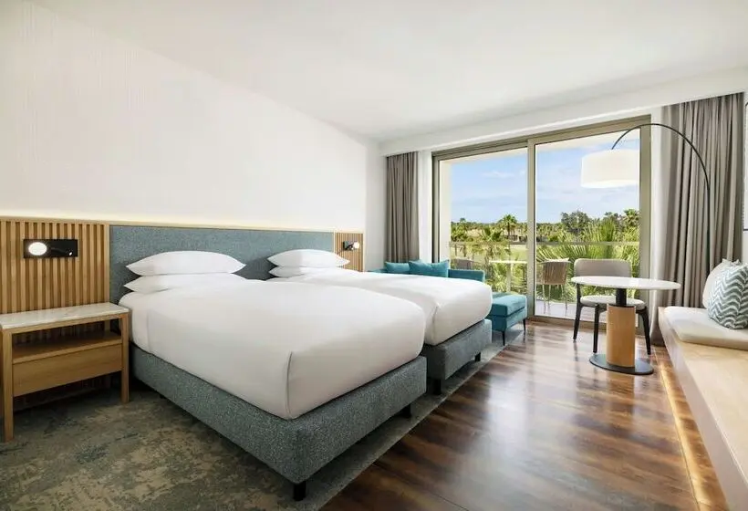 اتاق لوکس با چشم‌انداز استخر, Algarve Marriott Salgados Golf Resort & Conference Center