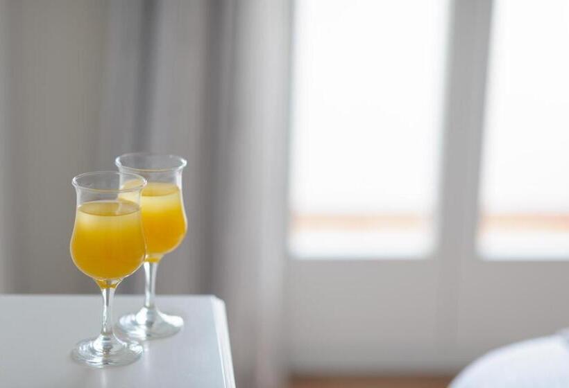 اتاق استاندارد با چشم‌انداز دریا, Anemomilos