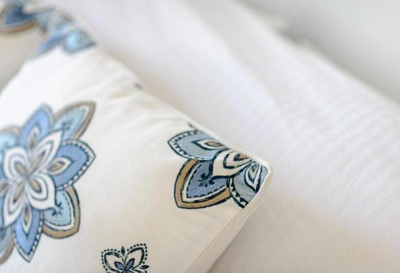 اتاق استاندارد با چشم‌انداز دریا, Anemomilos