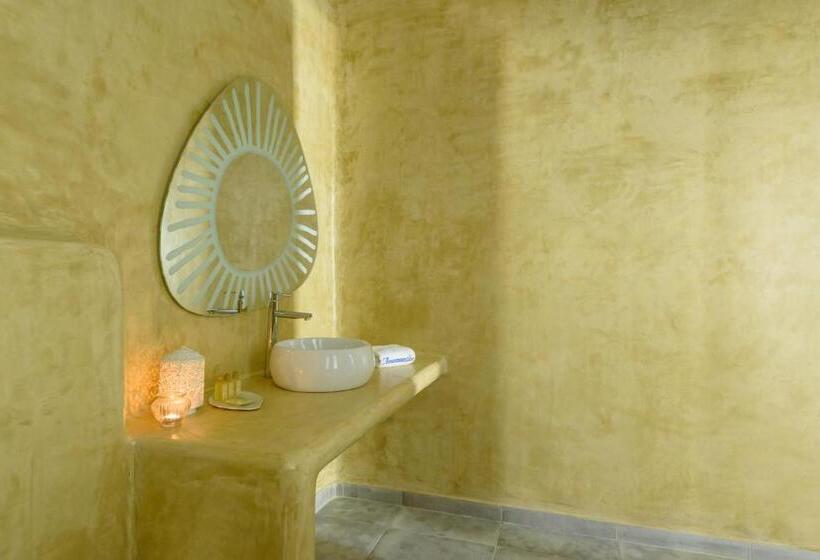 استودیوی سوپریور, Anemomilos