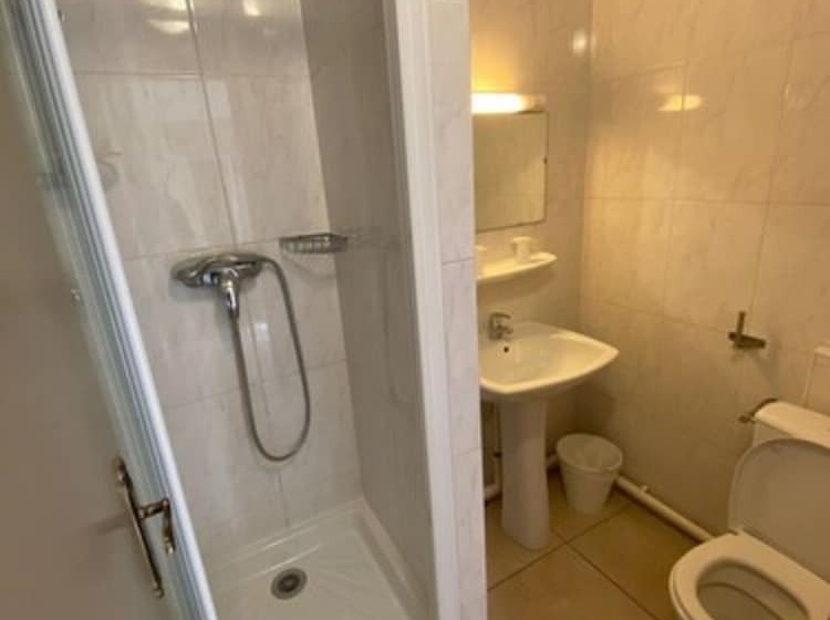 スタンダードシングルルーム, Angleterre