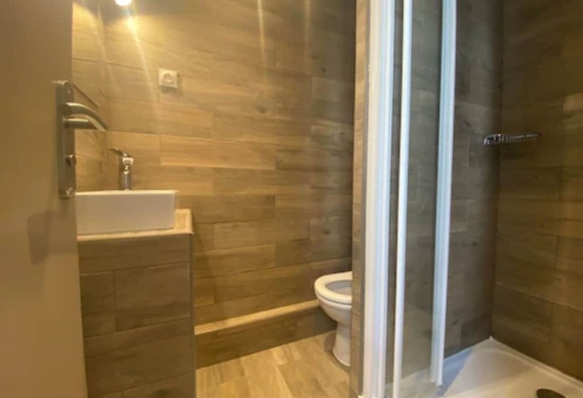 スタンダード４人部屋, Angleterre