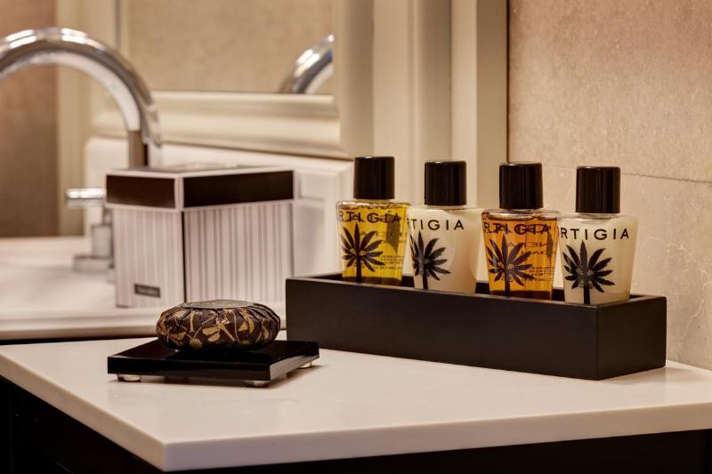 اتاق خانوادگی, Laxnes