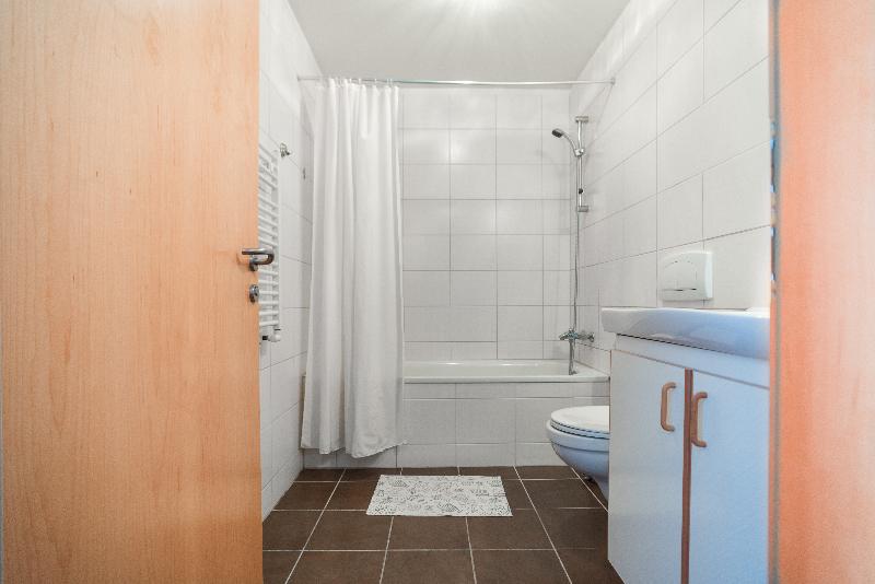 اتاق خانوادگی, Laxnes