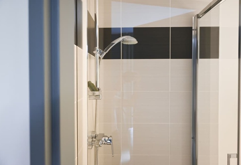 חדר סטנדרט יחיד, Les Muses