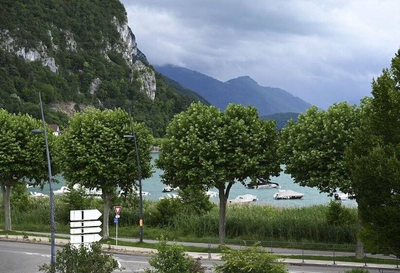 חדר סטנדרט לשלושה, Les Muses