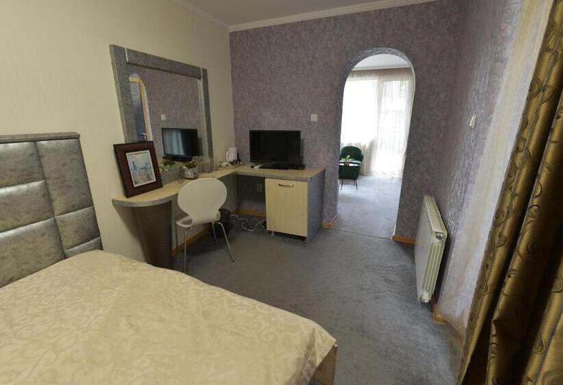 סוויטת ג'וניור עם מרפסת, Perfect