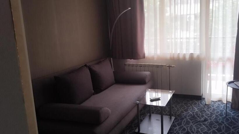 סוויטת ג'וניור עם מרפסת, Perfect