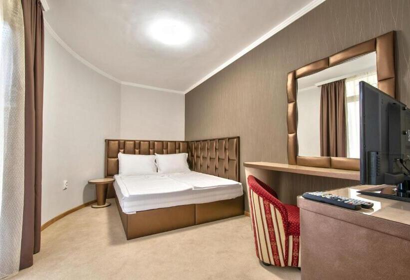 סוויטת ג'וניור עם מרפסת, Perfect