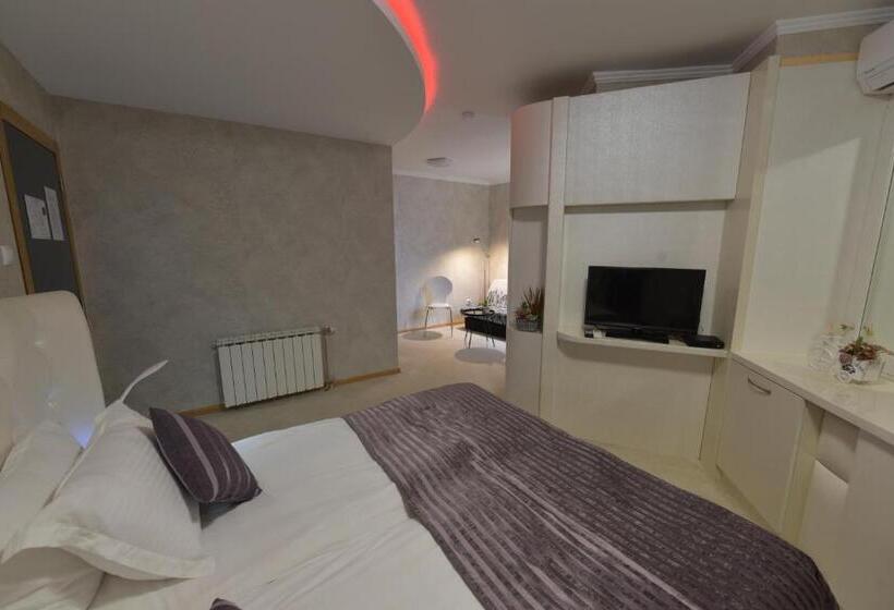 סוויטה דלוקס, Perfect