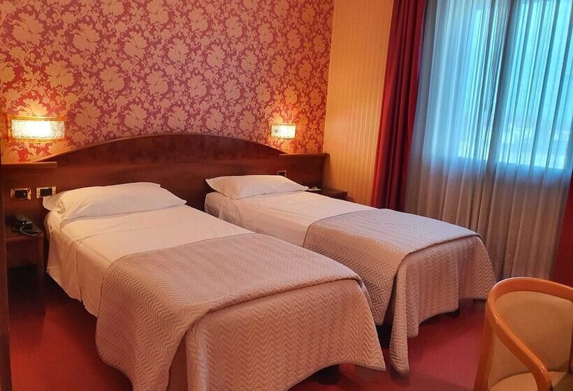 חדר סטנדרט יחיד, Poppi