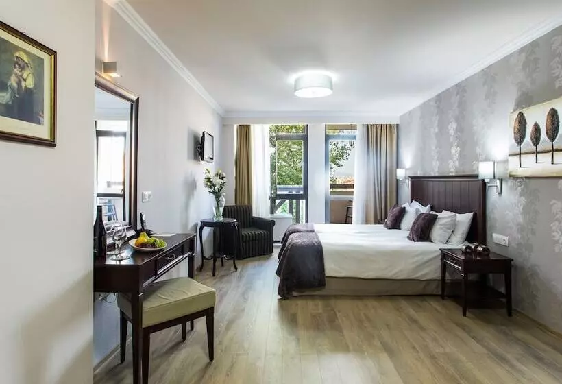اتاق اجرایی, Premier Luxury Mountain Resort