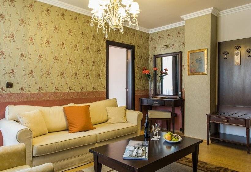 جناح سوبيريور, Premier Luxury Mountain Resort