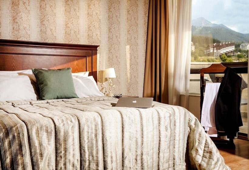 جناح سينيور, Premier Luxury Mountain Resort