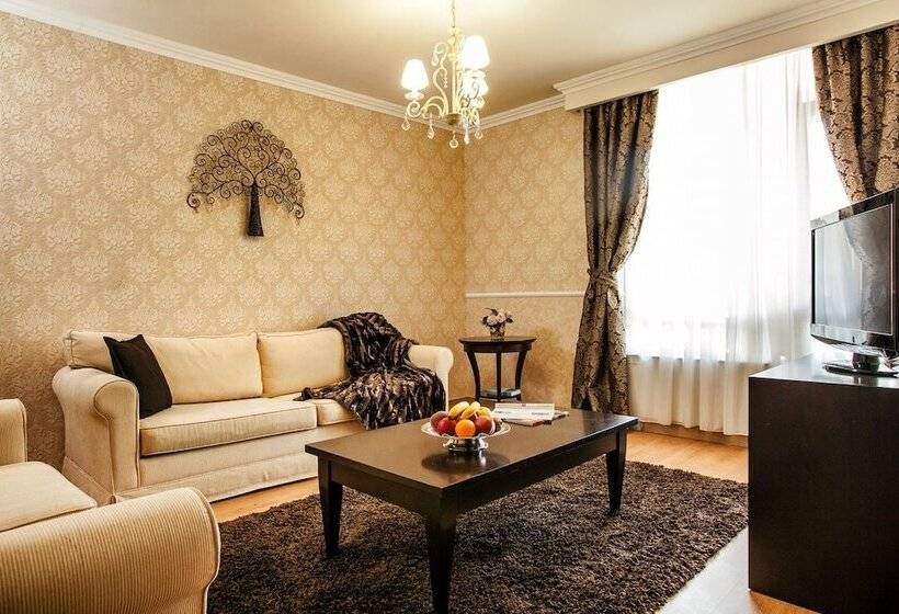 جناح سينيور, Premier Luxury Mountain Resort