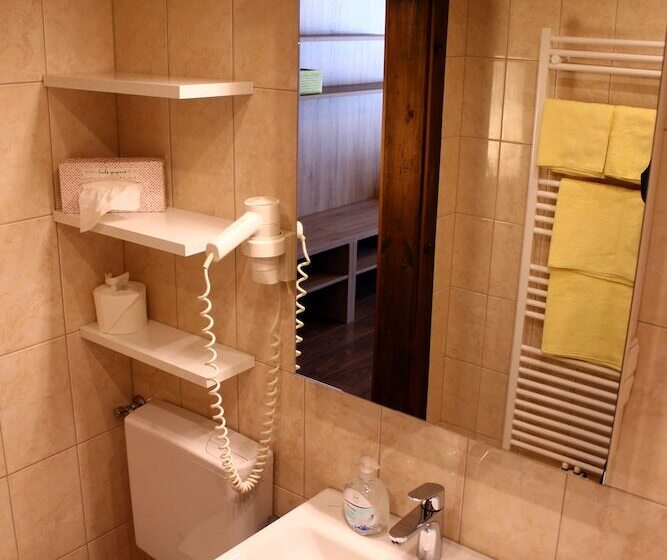 اتاق استاندارد سه تخته با بالکن, Sonnenhof