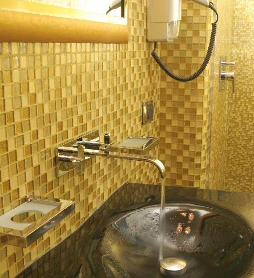 חדר סטנדרט, The Five Oscars Inn