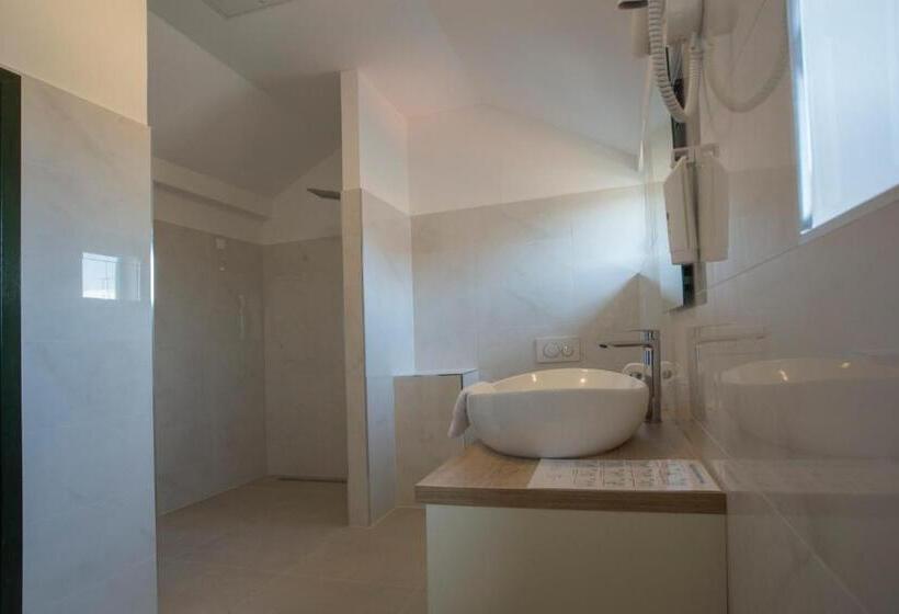 4 Bett Standardzimmer, Villa Diana