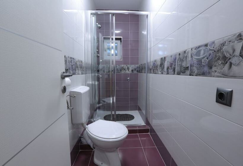 דירת 2 חדרי שינה עם נוף לגינה, Matic Apartments