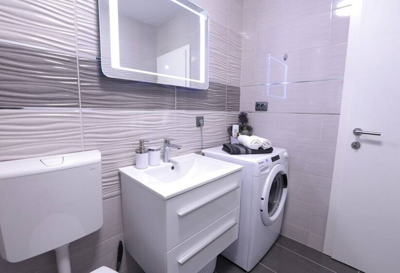 דירת 2 חדרי שינה עם נוף לגינה, Matic Apartments