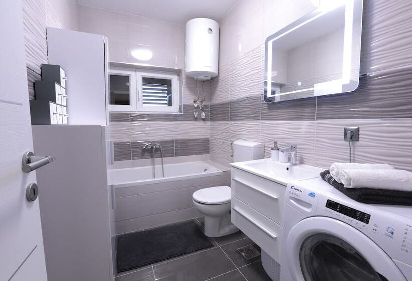 דירת 2 חדרי שינה עם נוף לגינה, Matic Apartments