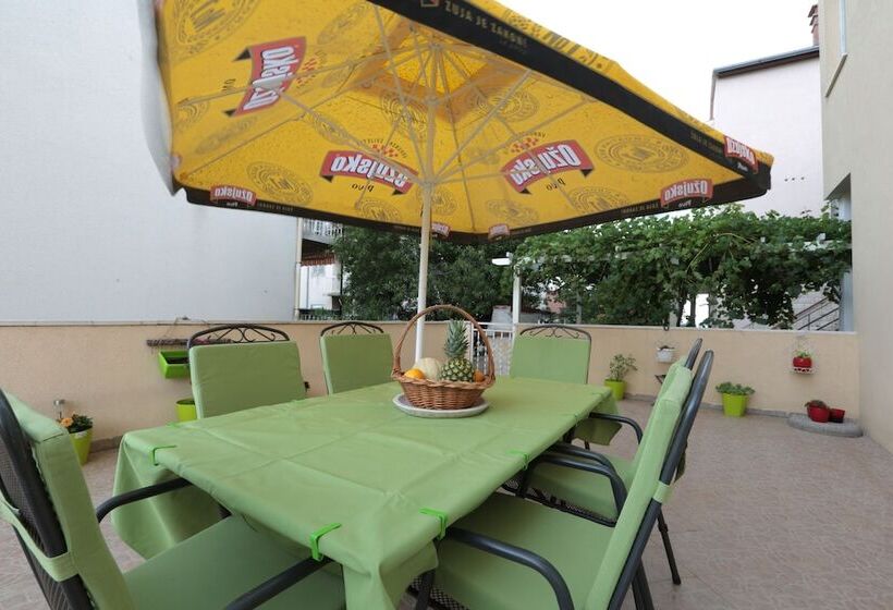 דירת 2 חדרי שינה עם נוף לגינה, Matic Apartments