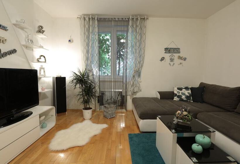 דירת 2 חדרי שינה עם נוף לגינה, Matic Apartments