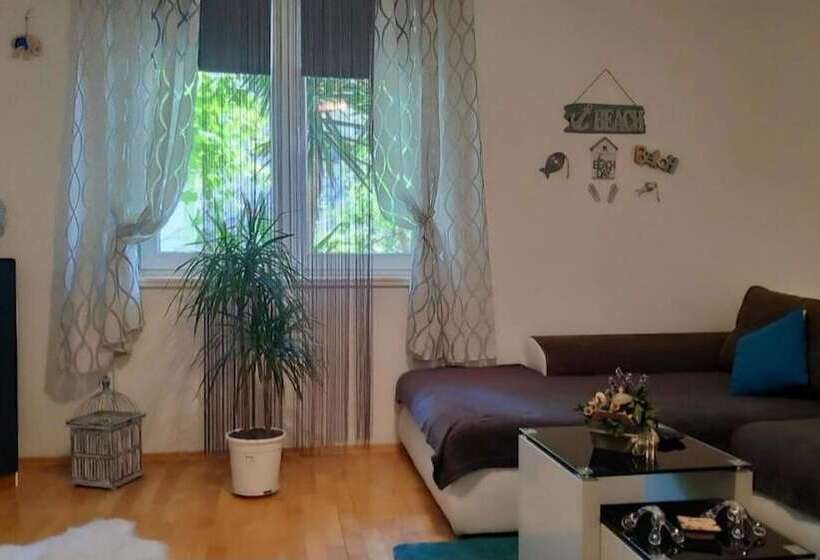 דירת 2 חדרי שינה עם נוף לגינה, Matic Apartments