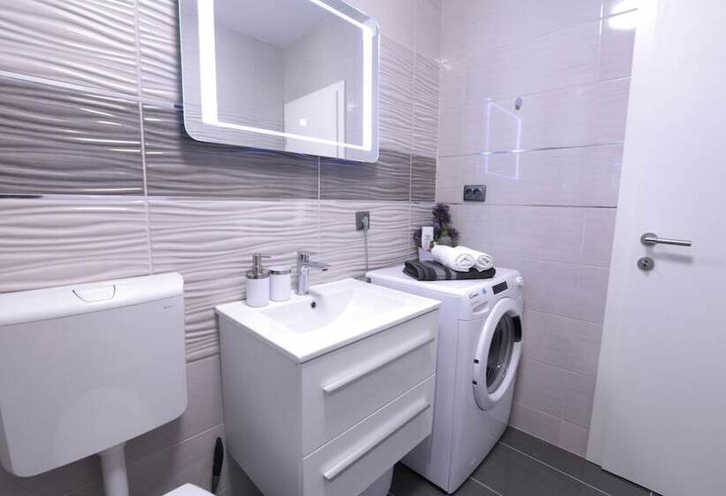 דירת 2 חדרי שינה עם נוף לגינה, Matic Apartments