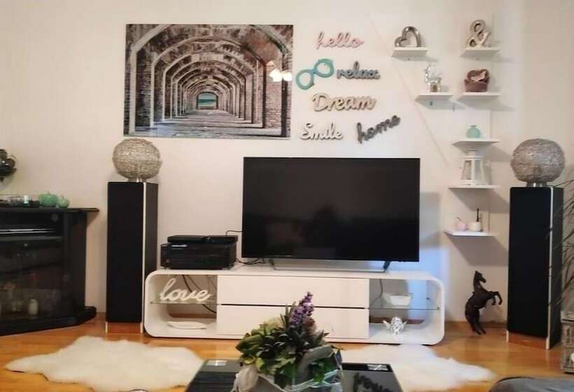 דירת 2 חדרי שינה עם נוף לגינה, Matic Apartments