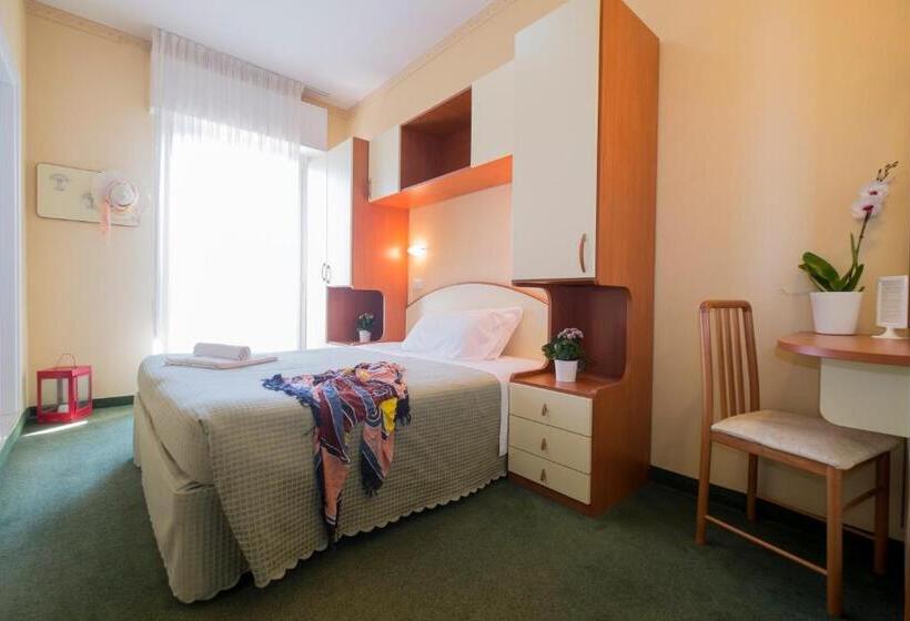 اتاق اساندارد با چشم‌انداز جانبی به دریا, Crosal