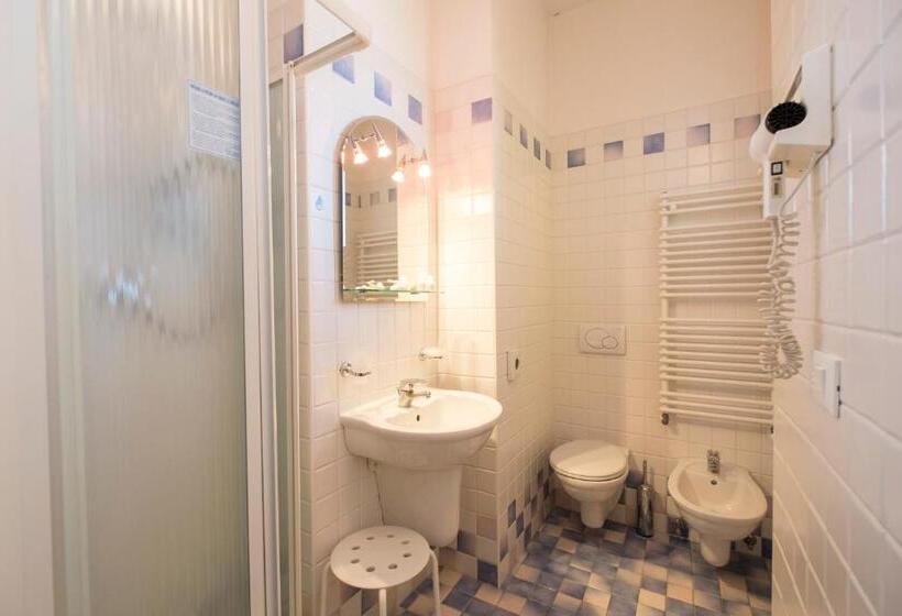 اتاق اساندارد با چشم‌انداز جانبی به دریا, Crosal