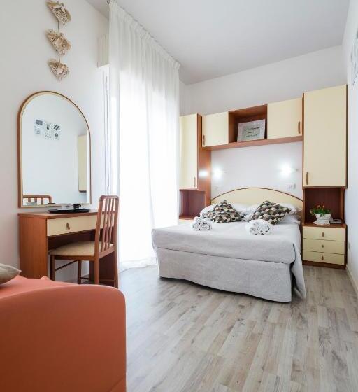 اتاق استاندارد با بالکن و چشم‌انداز دریا, Crosal