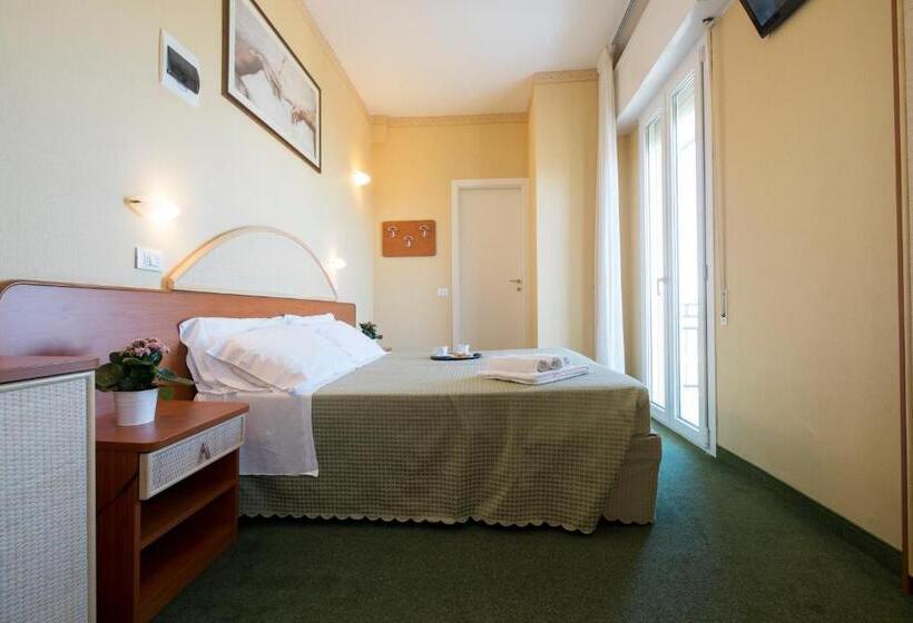 اتاق استاندارد با بالکن و چشم‌انداز دریا, Crosal