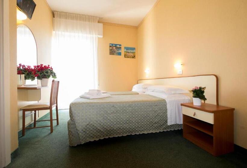 اتاق اساندارد با چشم‌انداز جانبی به دریا, Crosal