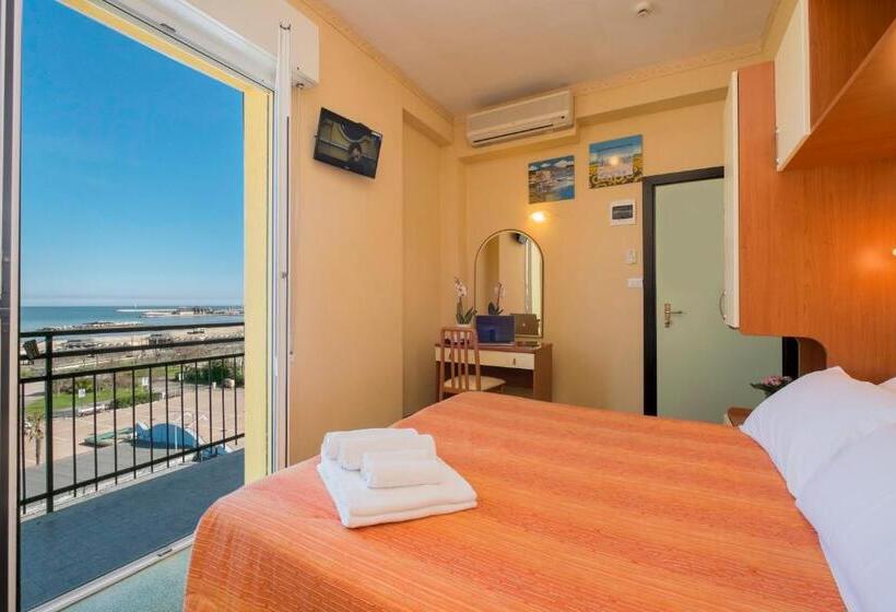 اتاق استاندارد با بالکن و چشم‌انداز دریا, Crosal