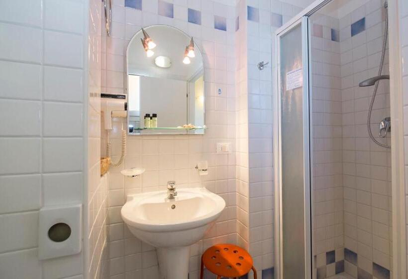 اتاق استاندارد با بالکن و چشم‌انداز دریا, Crosal