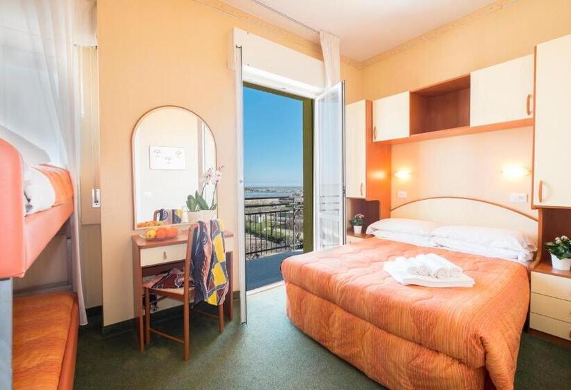 اتاق استاندارد با بالکن و چشم‌انداز دریا, Crosal