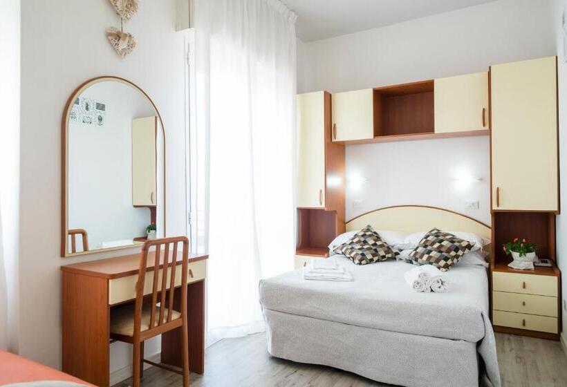 اتاق اساندارد با چشم‌انداز جانبی به دریا, Crosal