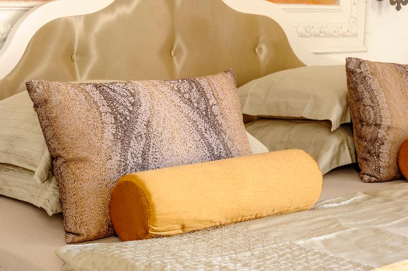 اتاق اساندارد با چشم‌انداز جانبی به دریا, Crosal