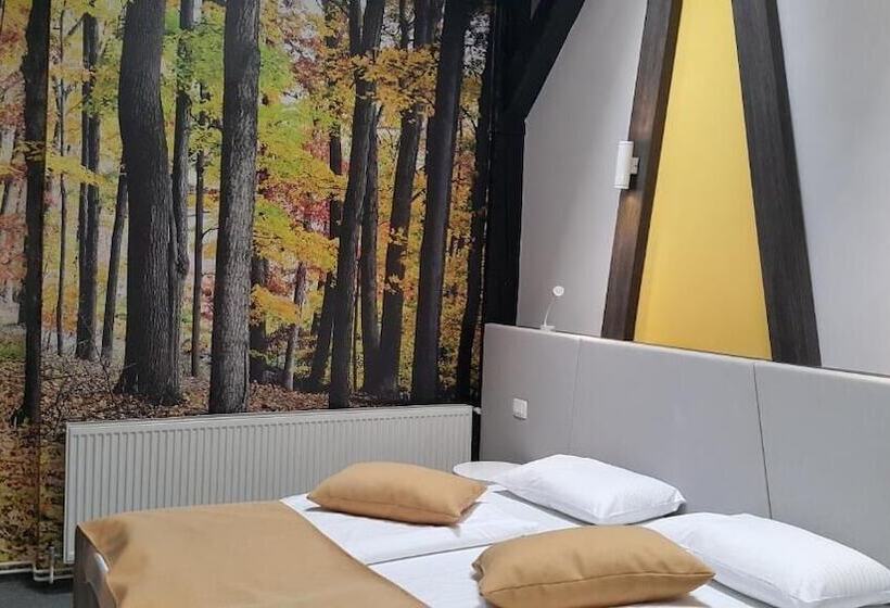 اتاق خانوادگی, Emonec