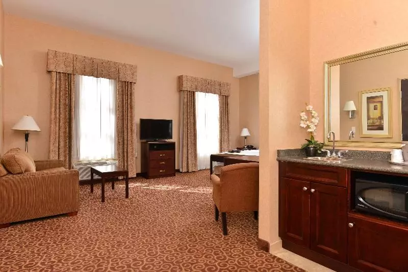 キングサイドベッドのスタンダードワンルーム, Hampton Inn & Suites By Hilton Edmonton Intl Airport